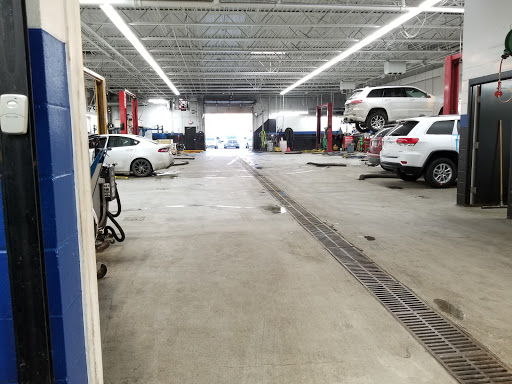 Car Dealer «Roseville Chrysler Jeep Dodge RAM», reviews and photos, 2805 Long Lake Rd, Roseville, MN 55113, USA