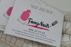Fany nails center image