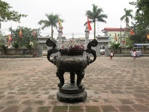 Dinh Bang Communal House