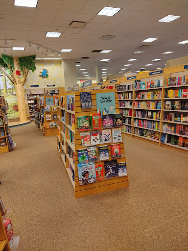 Book Store «Barnes & Noble», reviews and photos, 1738 Hill Rd N, Pickerington, OH 43147, USA