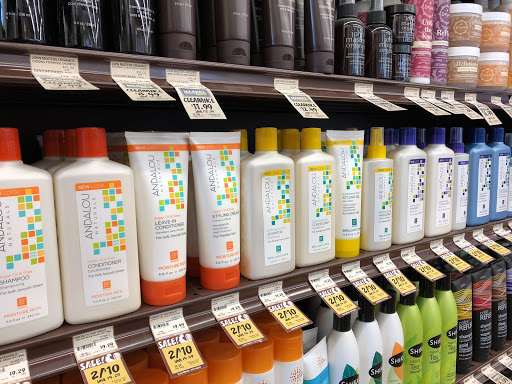 Grocery Store «Fresh Thyme Farmers Market - Milwaukee», reviews and photos, 470 E Pleasant St, Milwaukee, WI 53202, USA