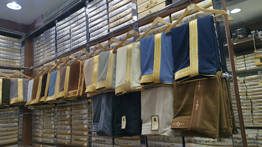 محل الصفوة للمشالح الملكية والشماغات والعود 