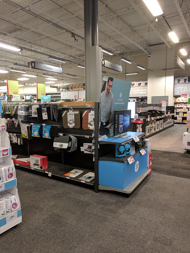 Office Supply Store «Staples», reviews and photos, 252 Daniel Webster Hwy, Nashua, NH 03060, USA