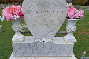 Jayne Mansfield Gravesite image