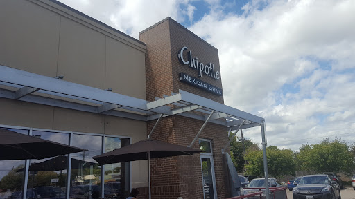 Mexican Restaurant «Chipotle Mexican Grill», reviews and photos, 1390 S Cooper St #100, Arlington, TX 76013, USA