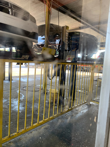 Auto Repair Shop «Quick Lube Hillsborough», reviews and photos, 3924 E Hillsborough Ave, Tampa, FL 33610, USA