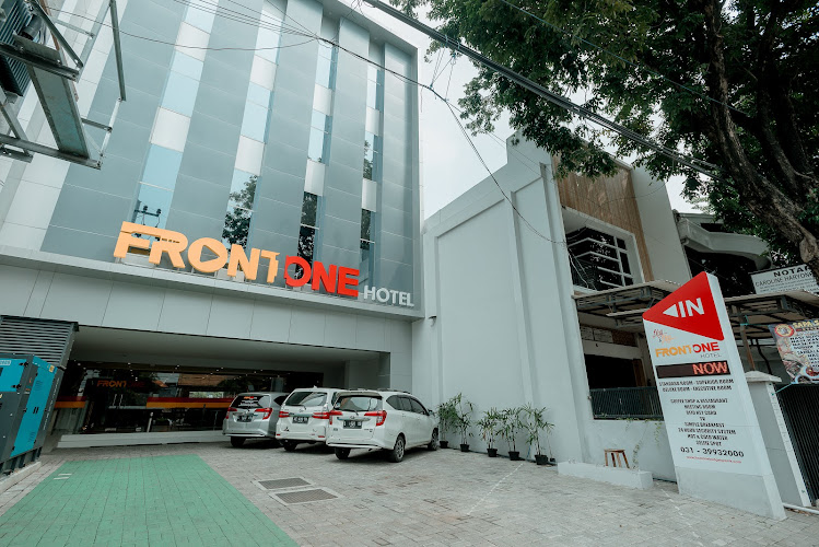 Front One Hotel Gresik