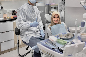 Praktek dokter gigi Agus Budi P dan Hellen Sanjaya image