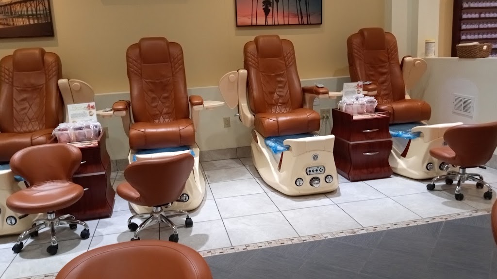 Hollywood Nails 2 & Spa 28658