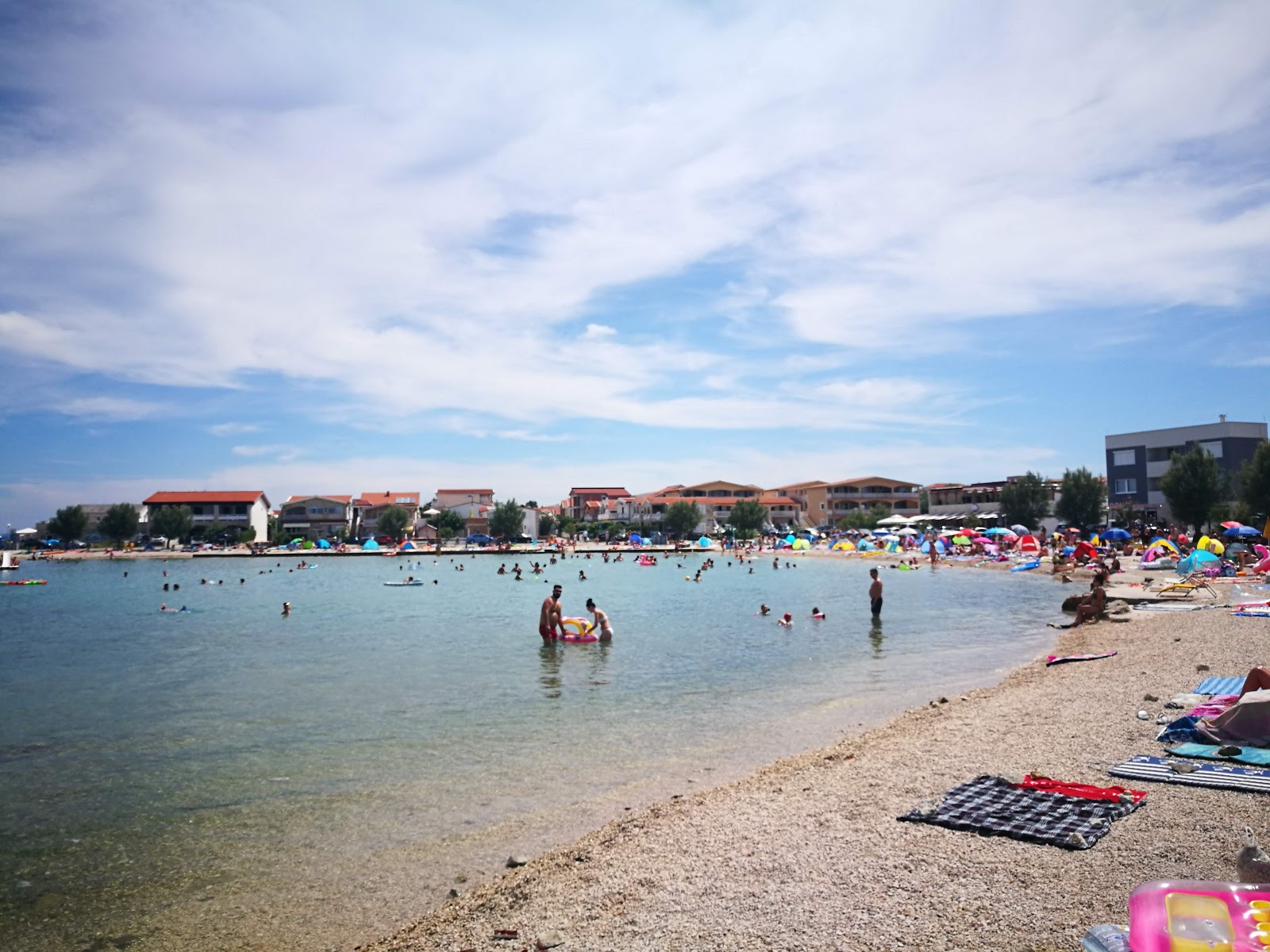 Foto di Plaza Zitna con una superficie del ciottoli grigi