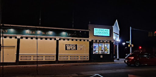 Liquor Store «Wollaston Supreme Liquors», reviews and photos, 615 Hancock St, Quincy, MA 02170, USA