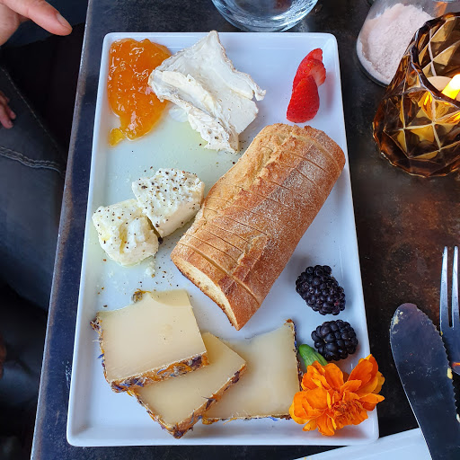 Wine Bar «Venice Beach Wines», reviews and photos, 529 Rose Ave, Venice, CA 90291, USA