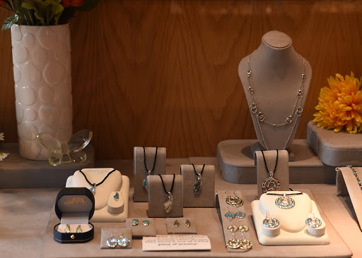 Jewelry Repair Service «Gold Rush Jewelers - Rohnert Park», reviews and photos, 6372 Commerce Blvd, Rohnert Park, CA 94928, USA