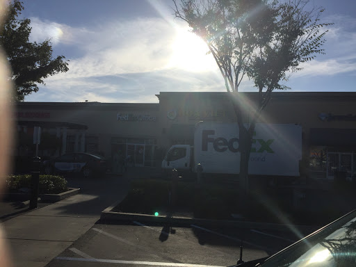 Print Shop «FedEx Office Print & Ship Center», reviews and photos, 8251 Bruceville Rd #110, Sacramento, CA 95823, USA