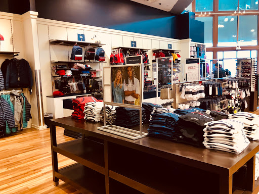 Clothing Store «Tommy Hilfiger», reviews and photos, 1001 N Arney Rd, Woodburn, OR 97071, USA