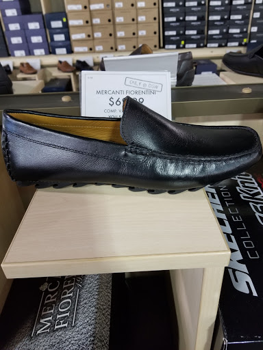 Shoe Store «DSW Designer Shoe Warehouse», reviews and photos, 4619 E 82nd St, Castleton, IN 46250, USA