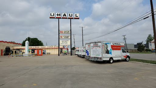 RV Storage Facility «U-Haul Moving & Storage at Downtown Main St», reviews and photos, 1117 E Main St, Grand Prairie, TX 75050, USA