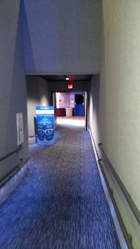 Movie Theater «Showcase Cinema de Lux Revere», reviews and photos, 565 Squire Rd, Revere, MA 02151, USA