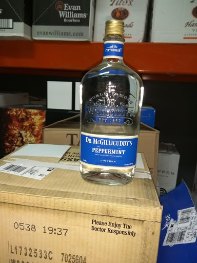 Liquor Store «Hollywood Liquors», reviews and photos, 512 S Neil St A, Champaign, IL 61820, USA