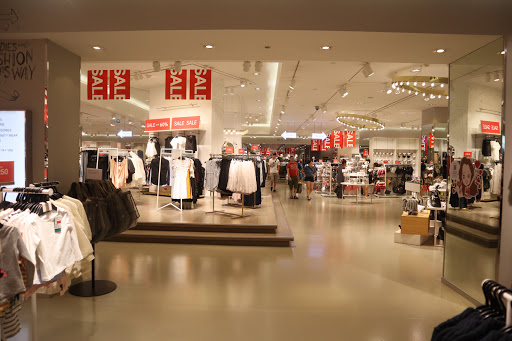 H&M stores Bangkok