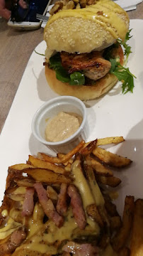 Sandwich au poulet du Restaurant de hamburgers Le Lys d'Or - Burger & Bar à Cocktails à Mantes-la-Jolie - n°9
