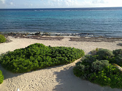 Foto von Caiman Kai beach mit etwas sauber Sauberkeitsgrad