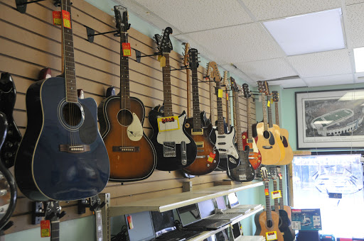 Pawn Shop «Gold Star Jewelry & Coin Co.», reviews and photos, 7048 N Clark St, Chicago, IL 60626, USA