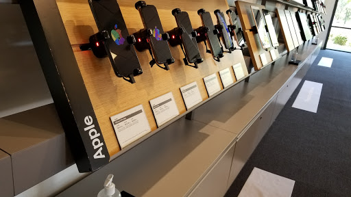 Cell Phone Store «Verizon», reviews and photos, 1335 Lake Woodlands Dr A, The Woodlands, TX 77380, USA