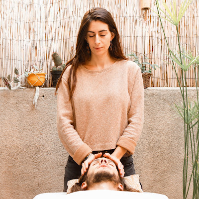 Praticienne en énergie universelle / Reiki Loli Borla à Arles