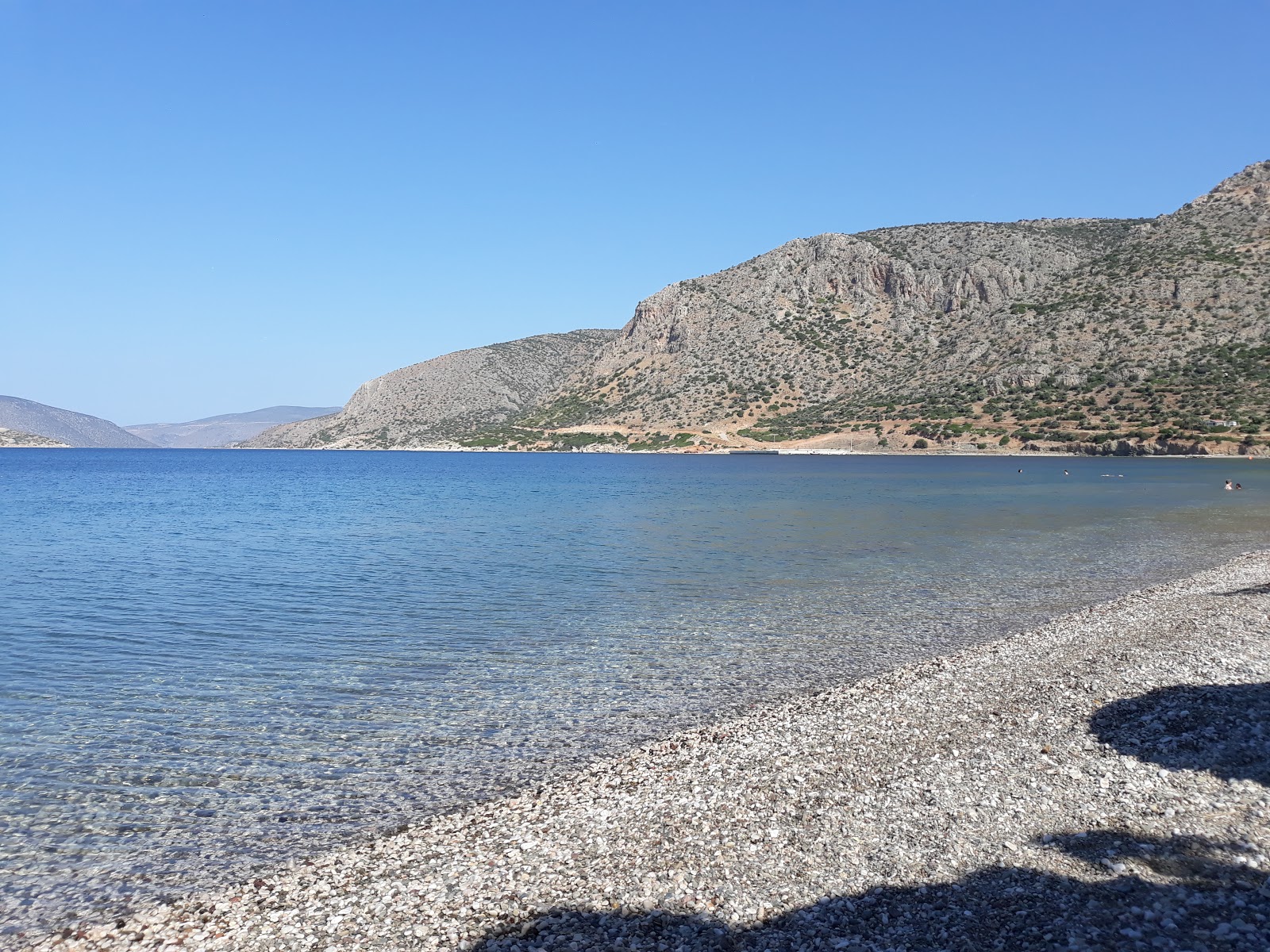 Foto av Agios Nikolaos beach med turkos rent vatten yta