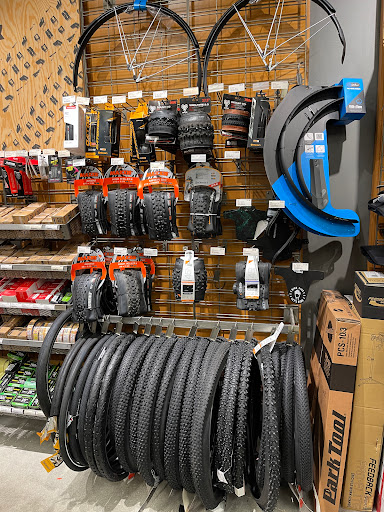 Camping Store «REI», reviews and photos, 17W160 W 22nd St, Oakbrook Terrace, IL 60181, USA