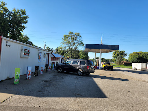 Convenience Store «Four Quarters Mini Mart», reviews and photos, 102 IN-62, New Washington, IN 47162, USA