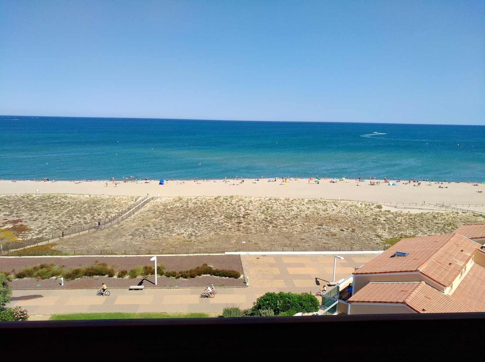 Foto von Aqualand beach II mit lange, gerade küste