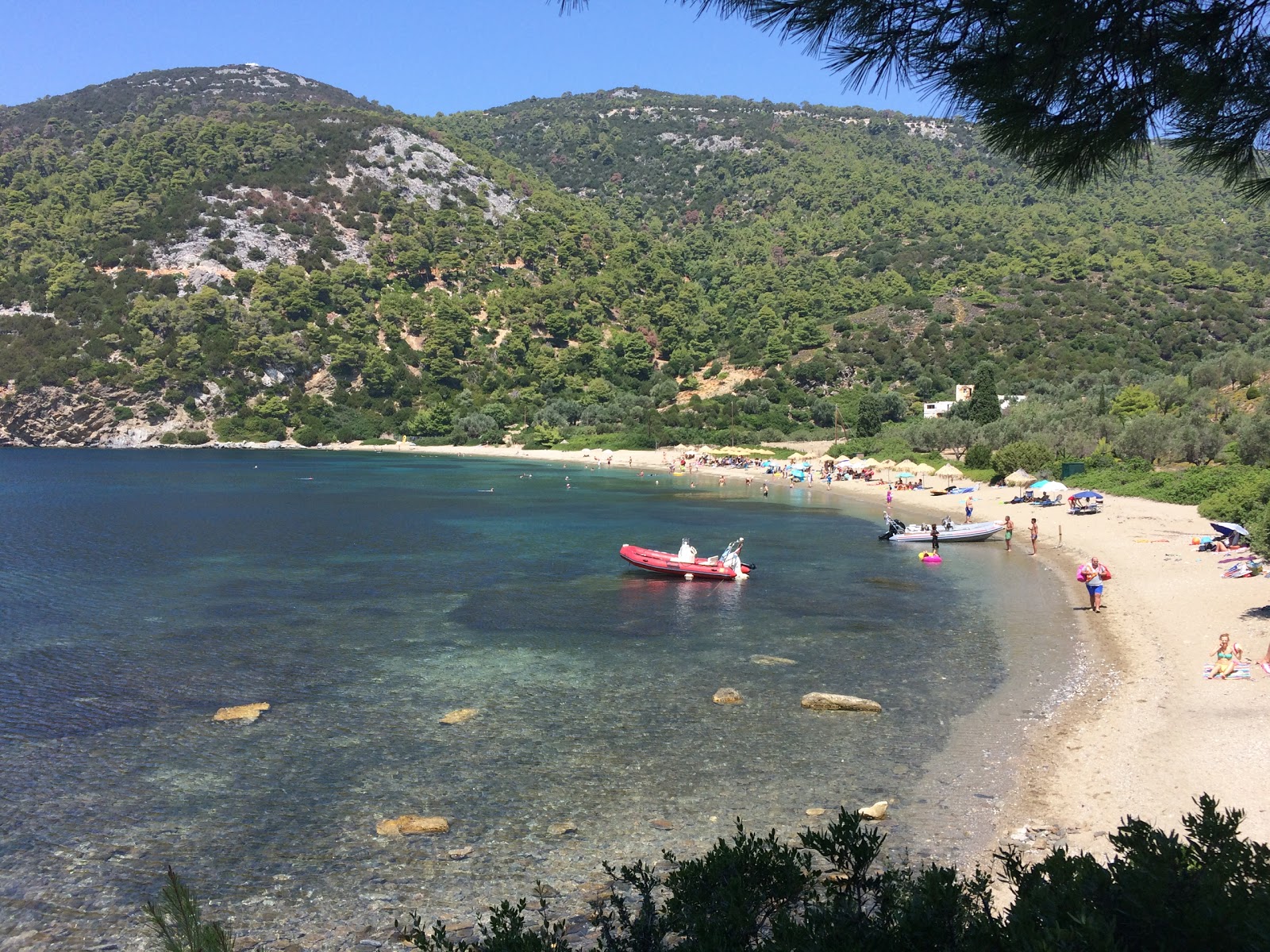 Fotografie cu Pefkos beach cu o suprafață de apa pură turcoaz