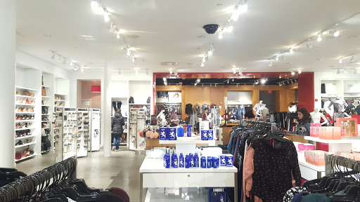 Clothing Store «Express», reviews and photos, 153 Old Orchard Shopping Center, Skokie, IL 60077, USA