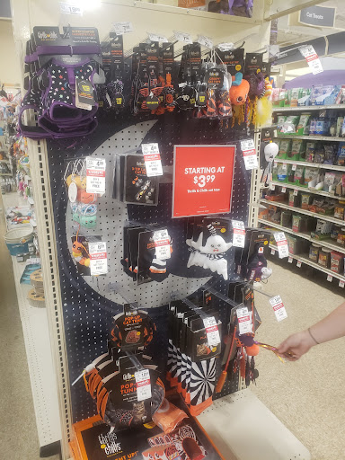 Pet Supply Store «PetSmart», reviews and photos, 1671 E Market St, Harrisonburg, VA 22801, USA