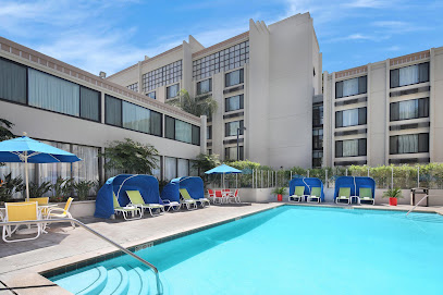 Holiday Inn & Suites Anaheim (1 Blk/Disneyland®), - 1240 S Walnut St, Anaheim, CA 92802