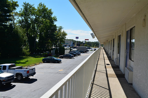 Motel 6 Chicopee, MA - Springfield