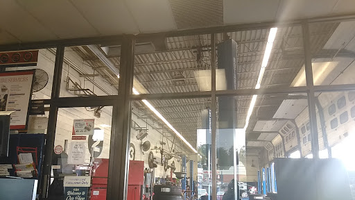 Auto Parts Store «Pep Boys Auto Parts & Service», reviews and photos, 1804 University Blvd E, Hyattsville, MD 20783, USA