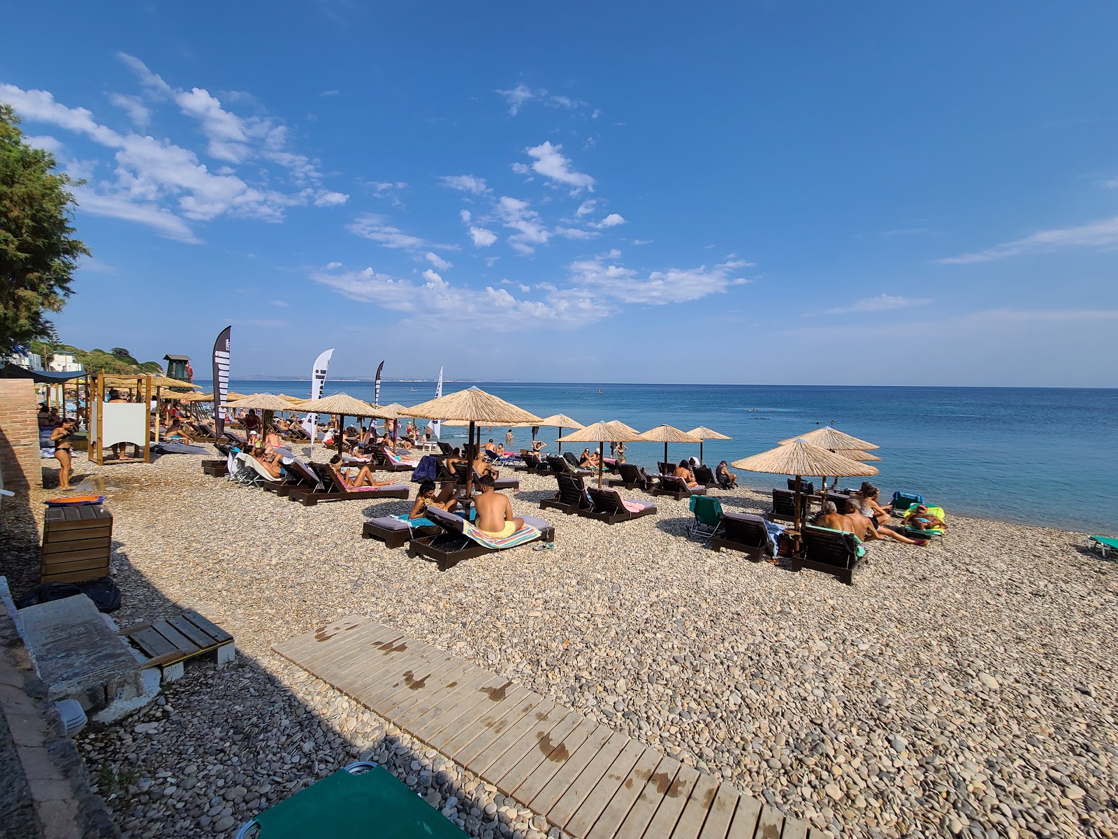 Agia Fotini'in fotoğrafı - rahatlamayı sevenler arasında popüler bir yer