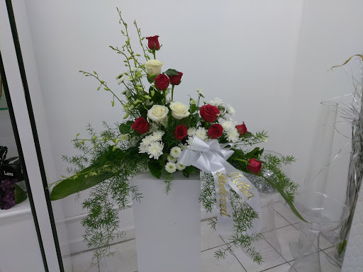 Florist «Plump Chicago Flower Shop», reviews and photos, 411 E Oakwood Blvd, Chicago, IL 60653, USA