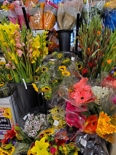 Grocery Store «Hannaford Supermarket», reviews and photos, 333 Brook St, Clinton, MA 01510, USA