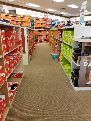 Shoe Store «Famous Footwear», reviews and photos, 5863 Spout Springs Rd, Flowery Branch, GA 30542, USA