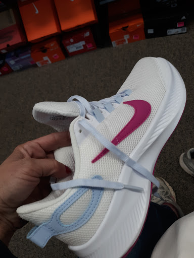 Shoe Store «Shoe Station», reviews and photos, 741 C Hilcrest Road, Mobile, AL 36695, USA