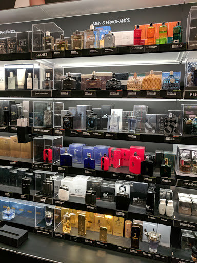 Cosmetics Store «SEPHORA», reviews and photos, 4766 Admiralty Way C1-3, Marina Del Ray, CA 90202, USA