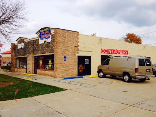 Laundromat «St. Clair Shores Electrolux Express Coin Laundromat», reviews and photos, 27520 Harper Ave, St Clair Shores, MI 48081, USA