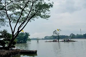 Danau Cipondoh image