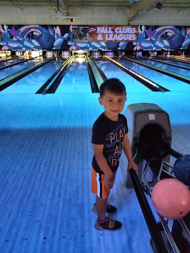 Bowling Alley «Pinz Bowling Center», reviews and photos, 700 N Lafayette St, South Lyon, MI 48178, USA