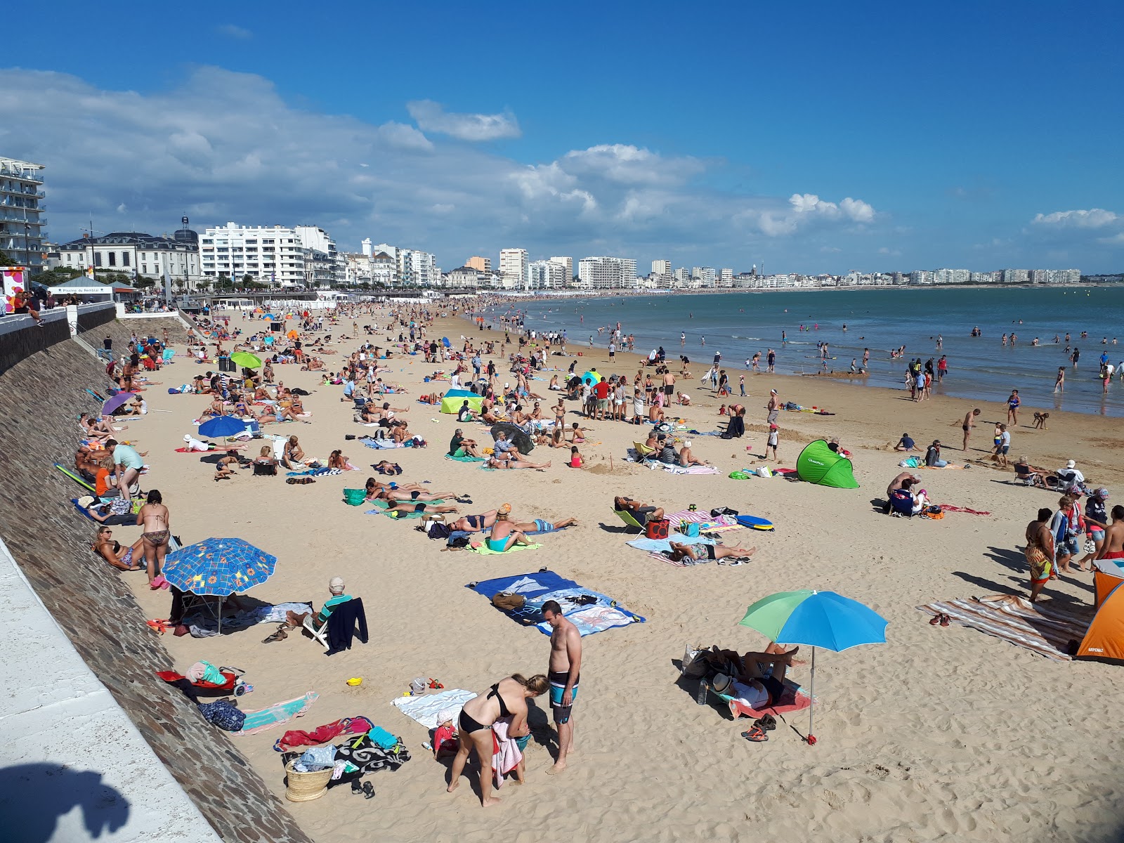 Photo de Les Sables d'Olonne avec rivage droit, long