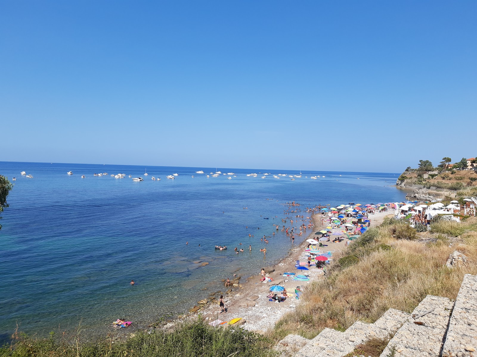 Φωτογραφία του Spiaggia Pietra Piatta με μπεζ βότσαλα επιφάνεια